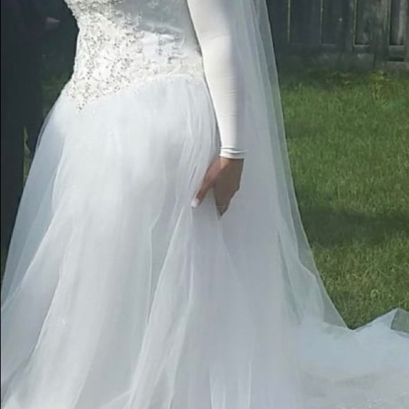 Wedding dress size 12 and 6 ft veil - Picture 3 of 5